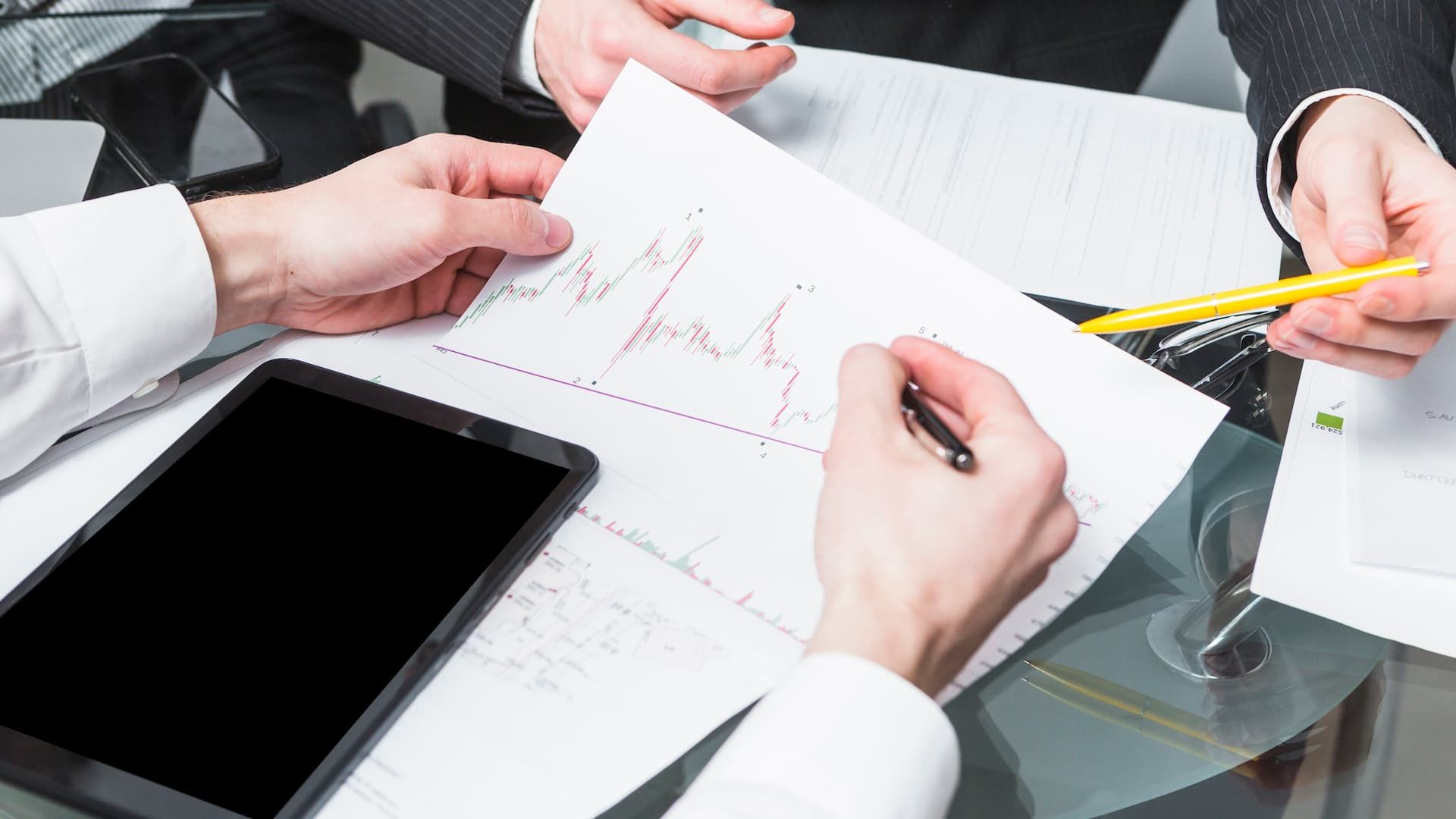 Fundamental vs. Technical Analysis 